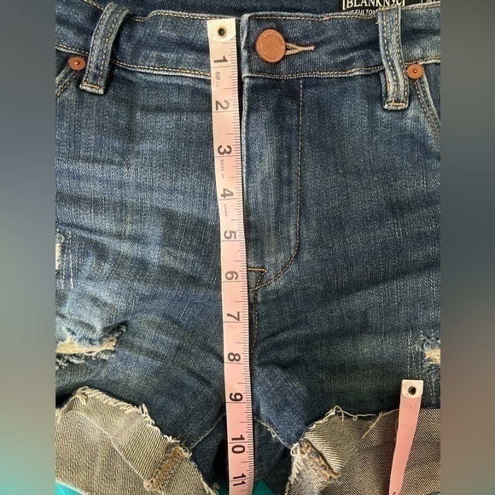Blank NYC The Fulton Roll Up distressed denim cutoff shorts size 29 - Picture 8 of 12